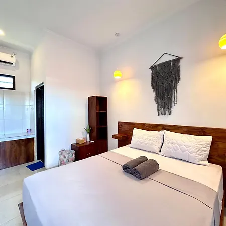 Dude Surf House Uluwatu Hotel